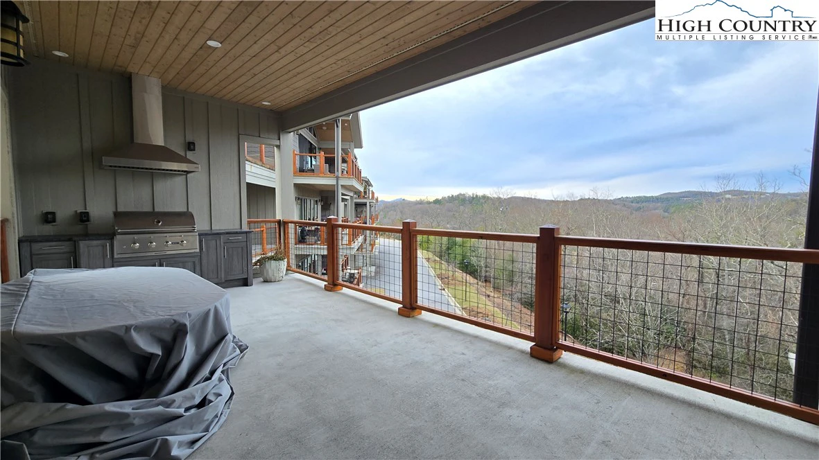 Image number 14 for the current listing