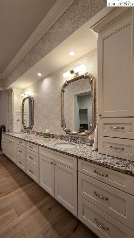 Image number 8 for the current listing