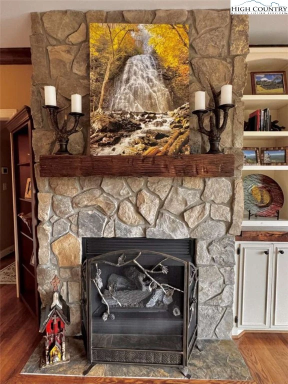 Image number 22 for the current listing