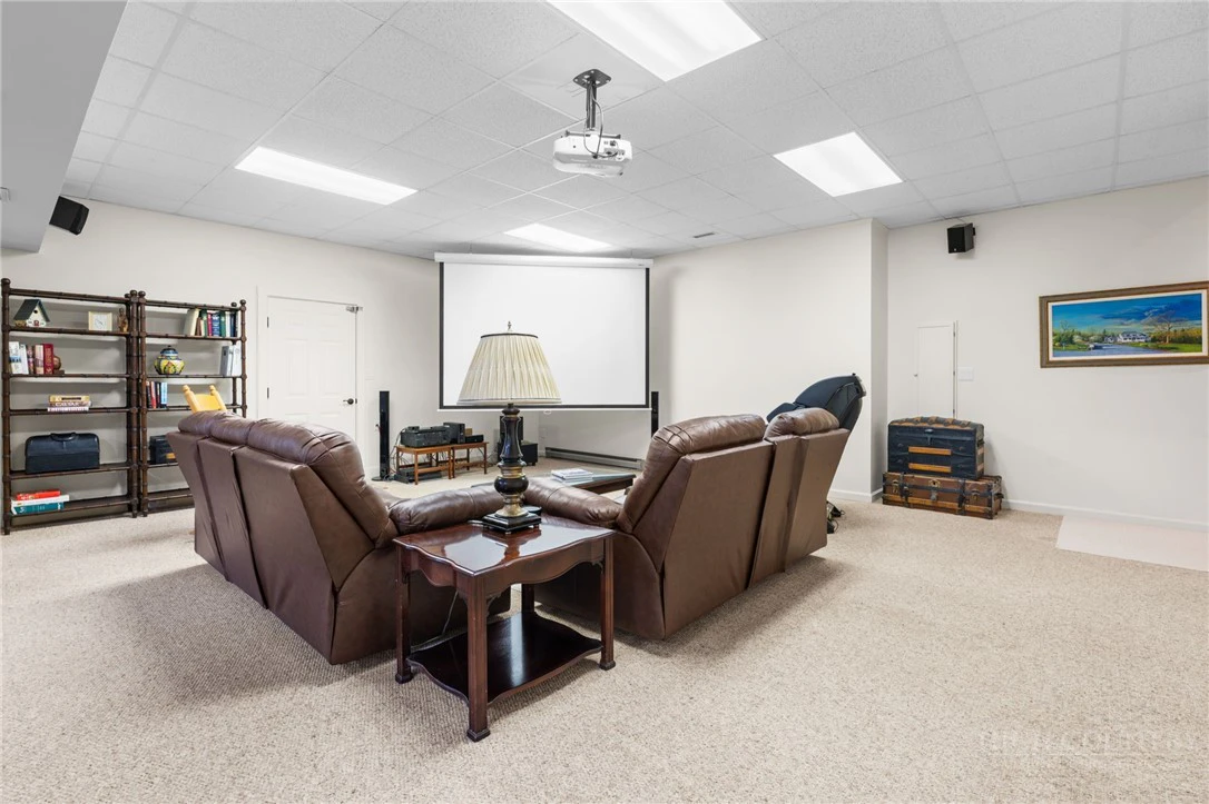 Image number 2 for the current listing