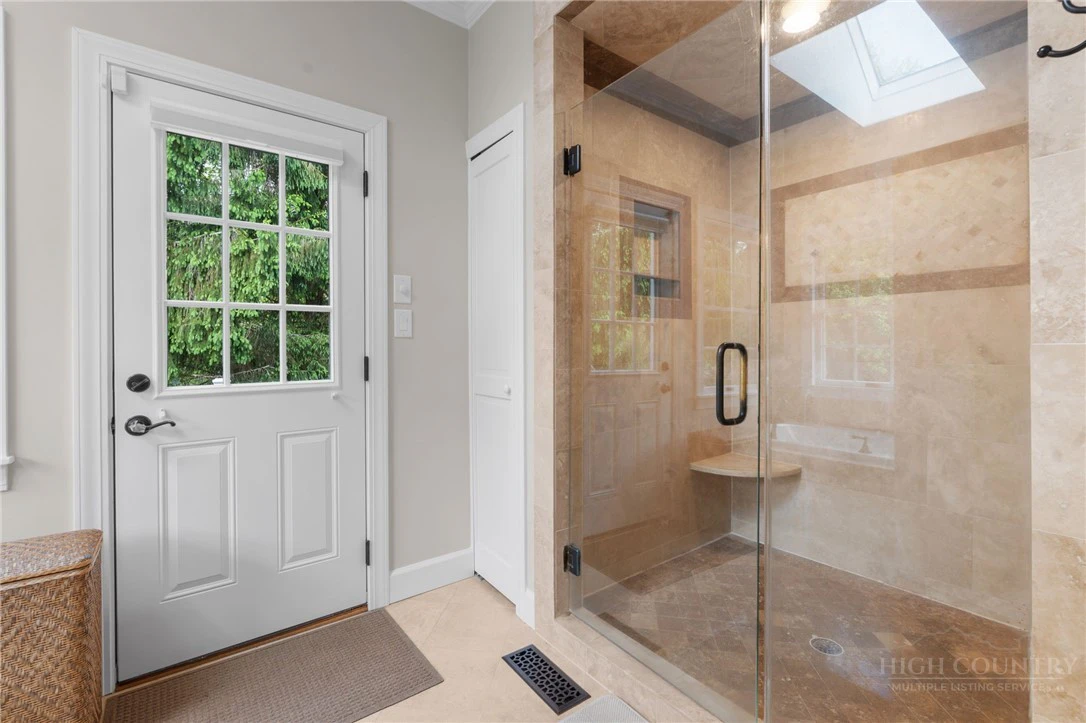 Image number 3 for the current listing