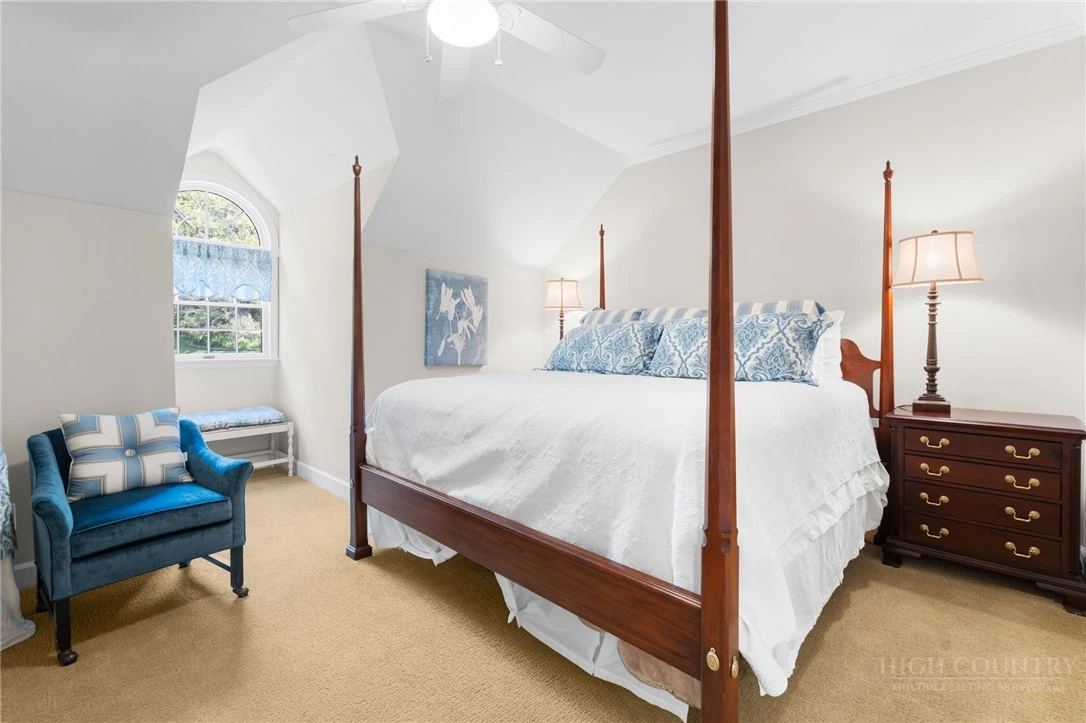 Image number 5 for the current listing