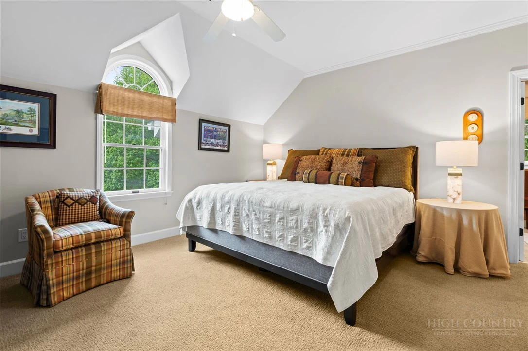 Image number 7 for the current listing