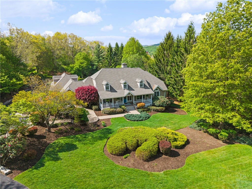 Image number 1 for the current listing