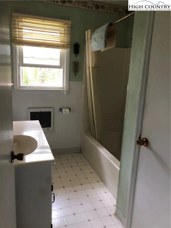 Image number 14 for the current listing