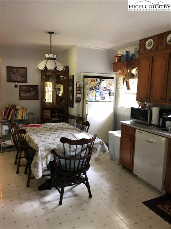 Image number 11 for the current listing