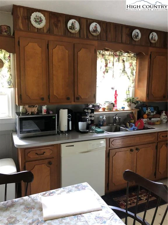 Image number 9 for the current listing