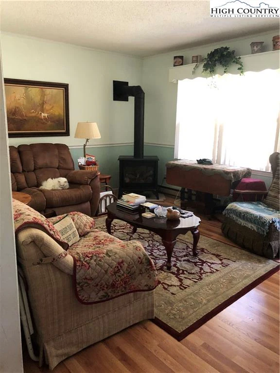 Image number 21 for the current listing