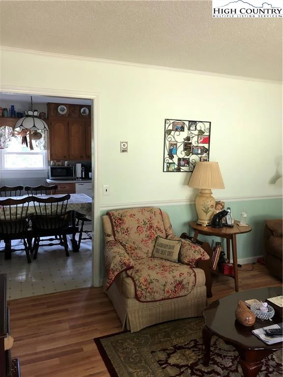 Image number 20 for the current listing