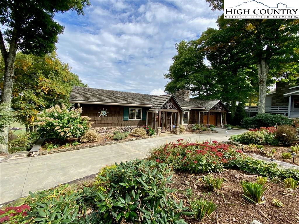 Image number 1 for the current listing