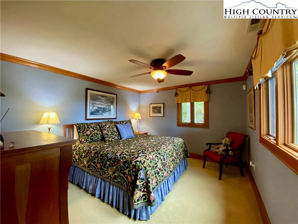 Image number 6 for the current listing