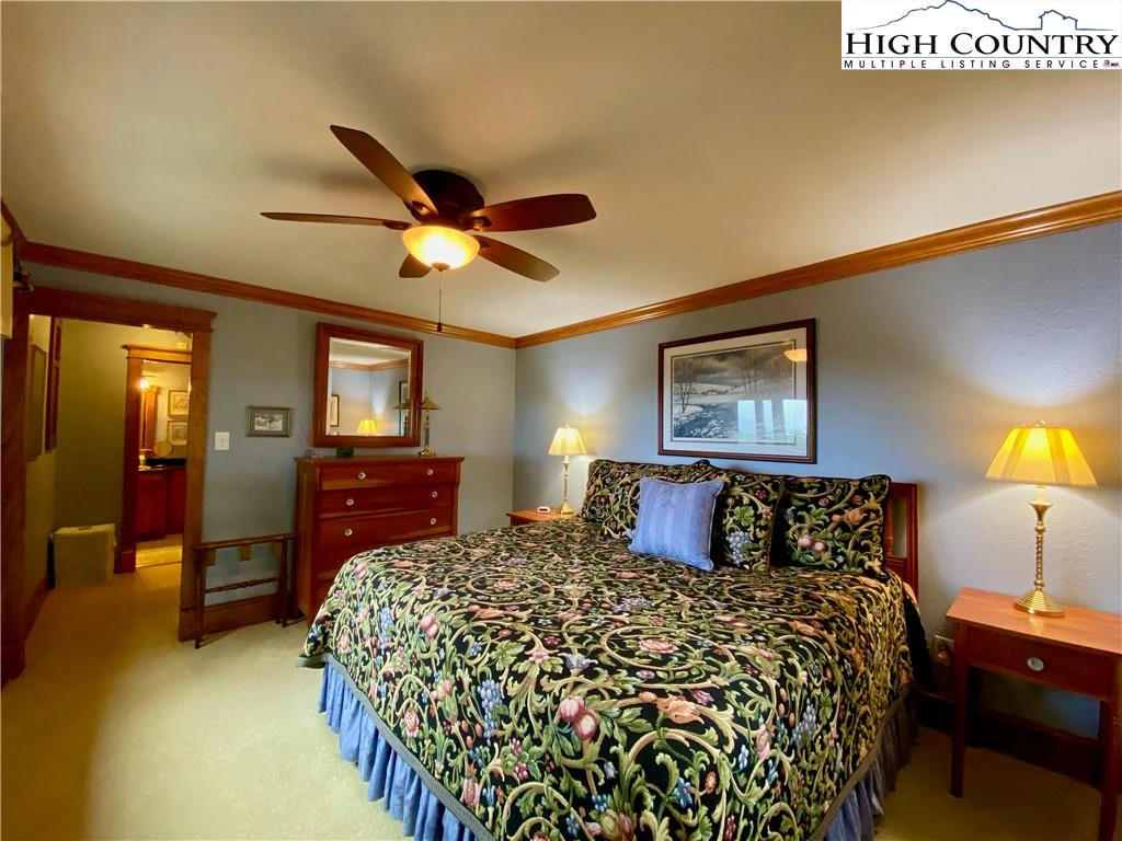 Image number 7 for the current listing