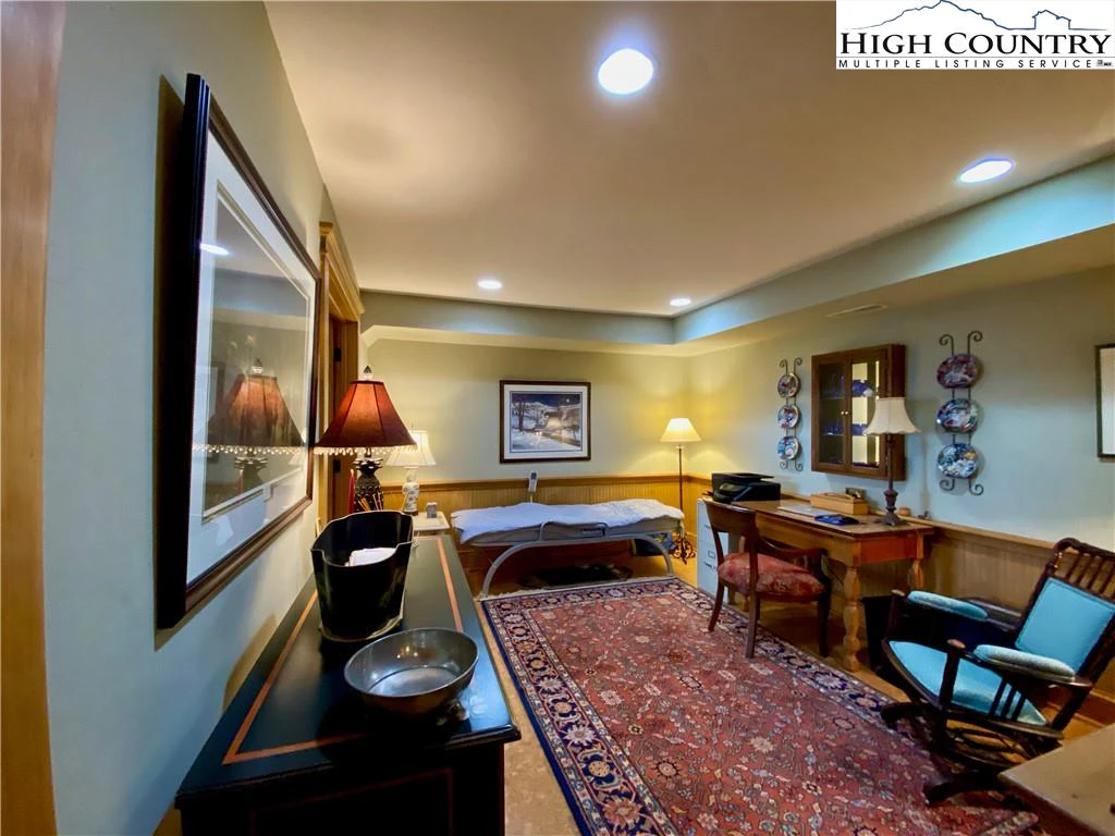 Image number 12 for the current listing