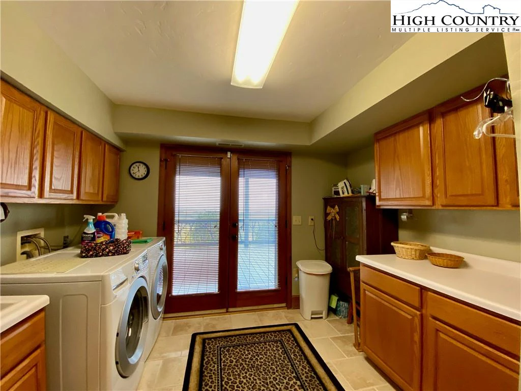 Image number 16 for the current listing