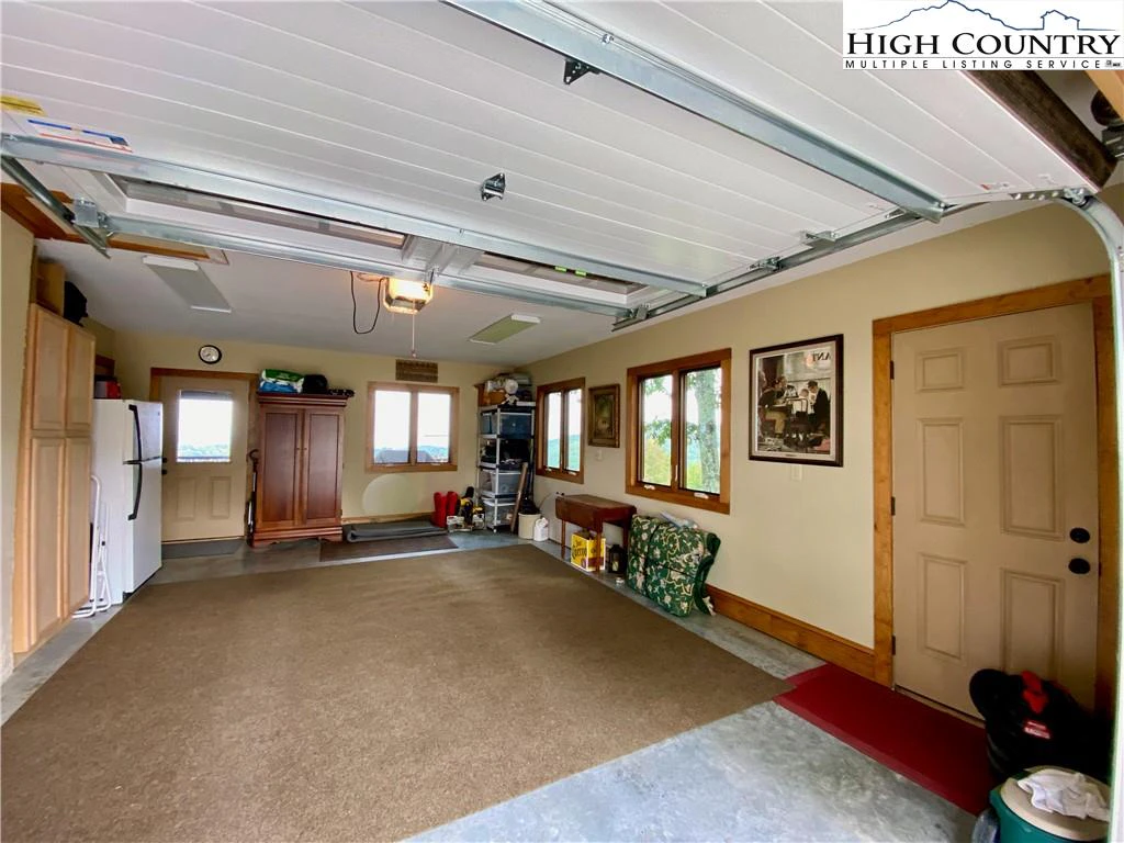 Image number 18 for the current listing