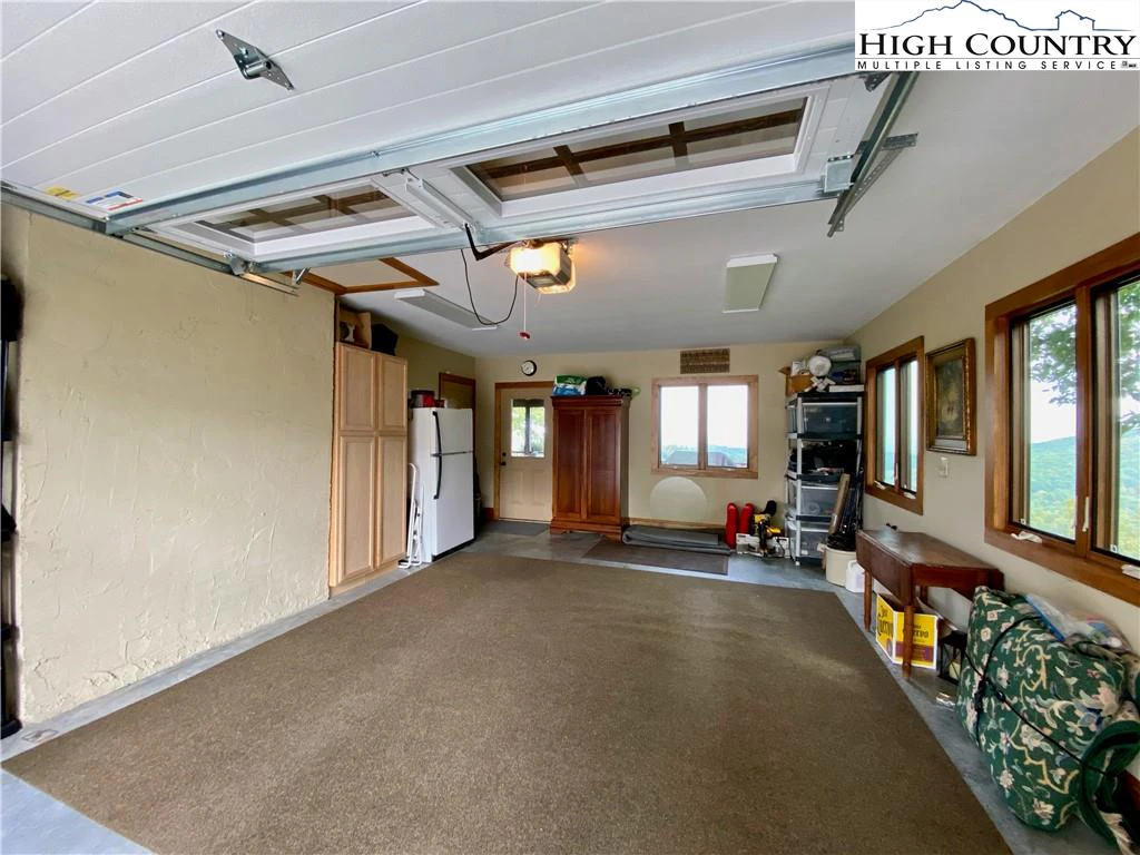 Image number 19 for the current listing