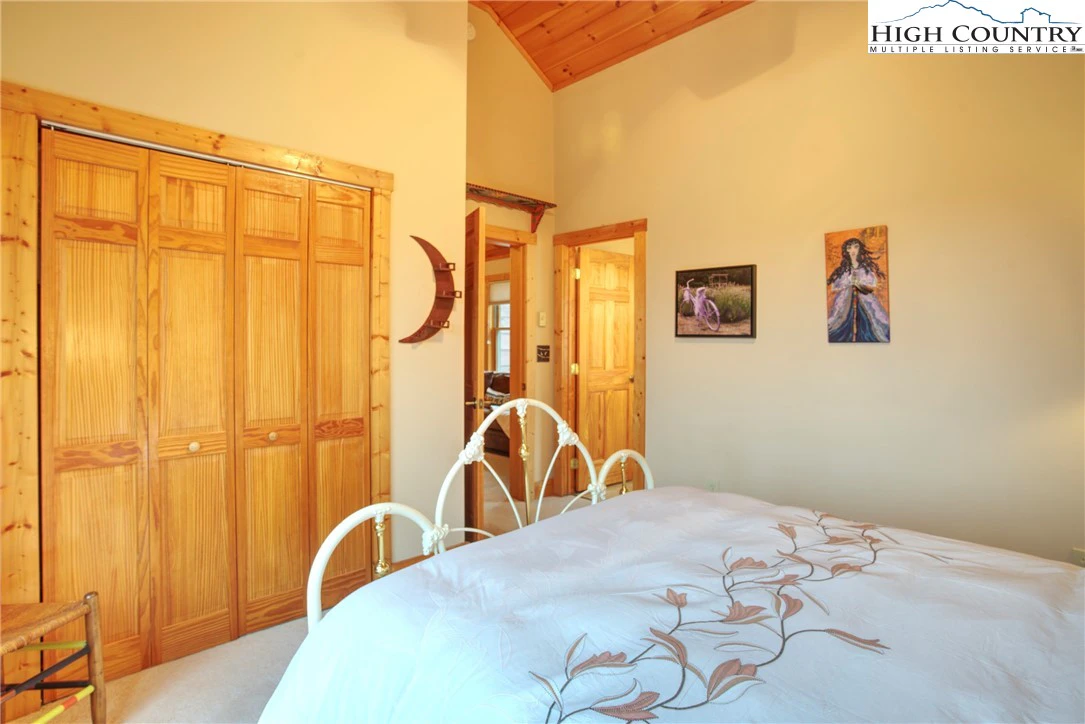 Image number 3 for the current listing