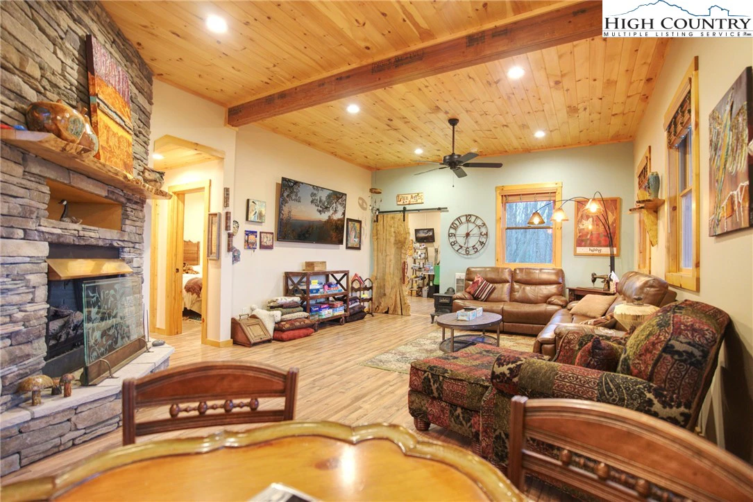 Image number 5 for the current listing