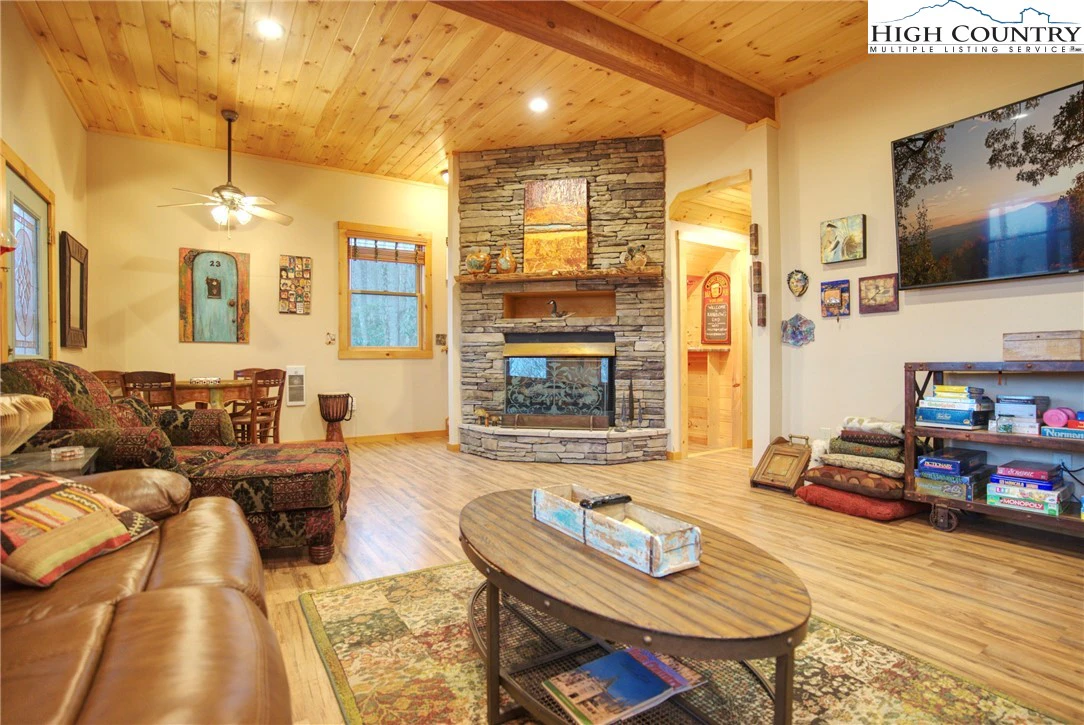 Image number 6 for the current listing