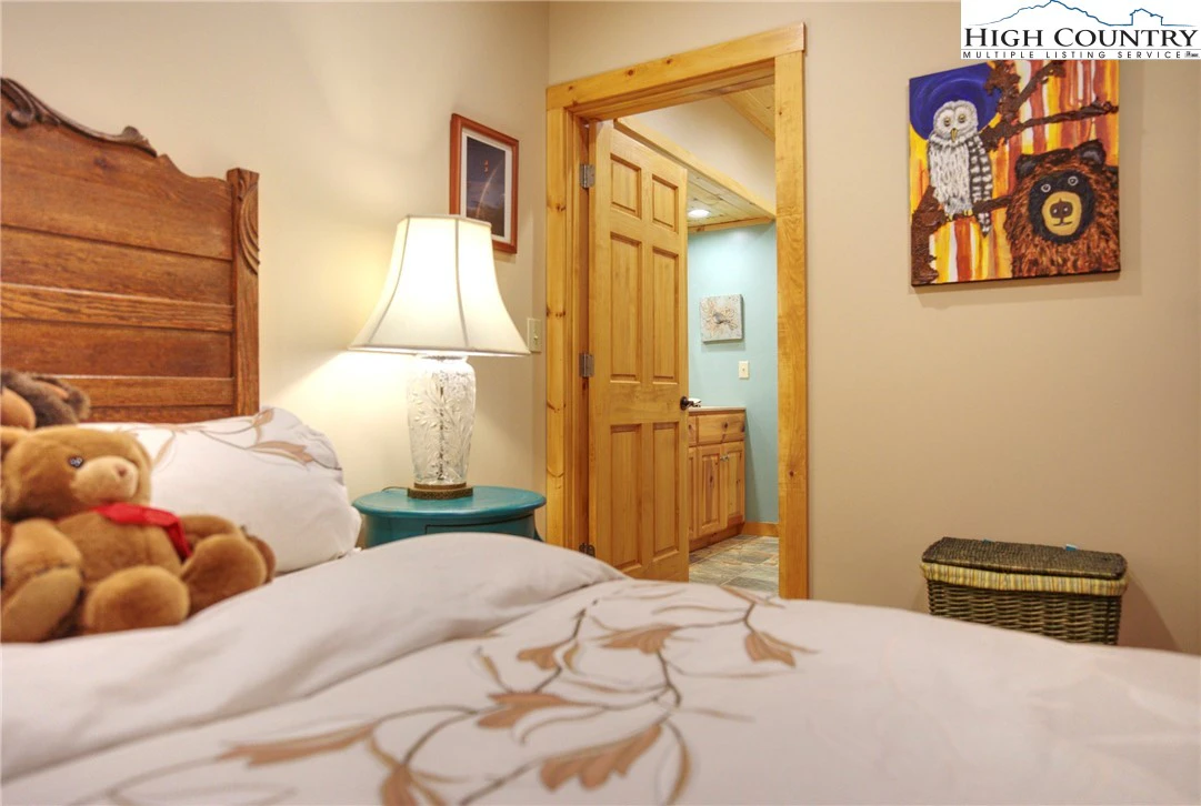 Image number 2 for the current listing