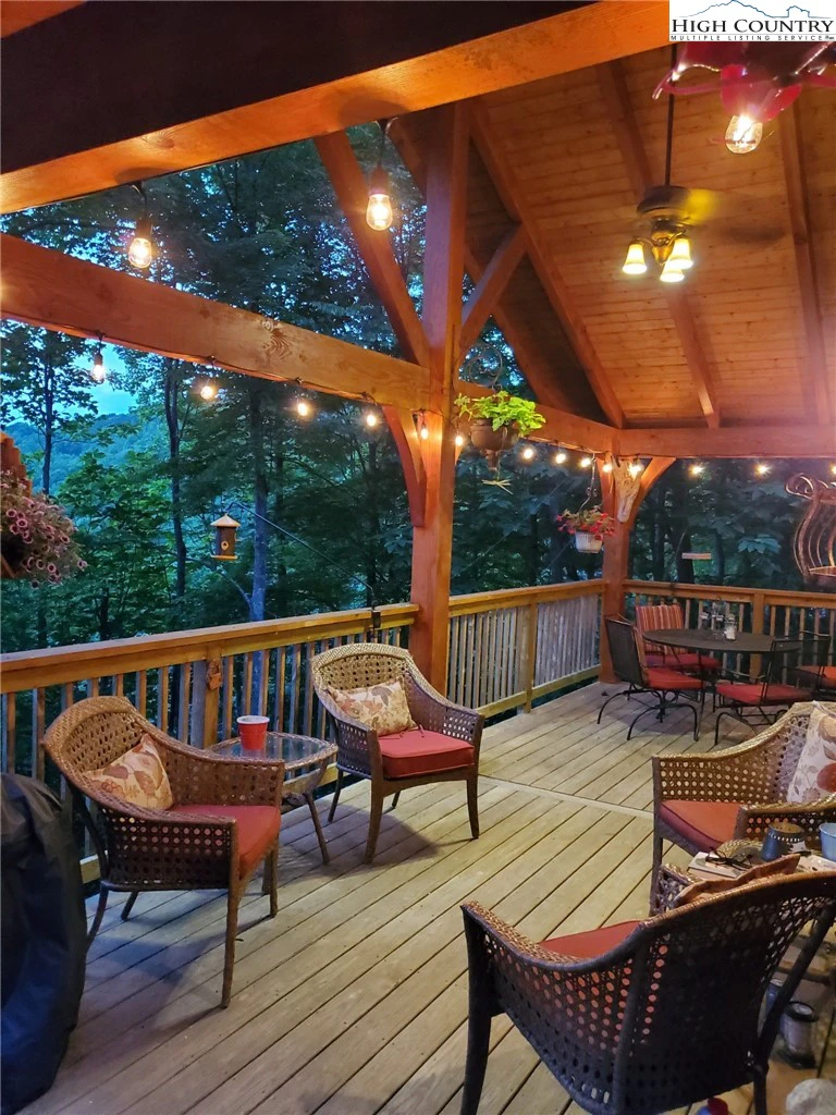 Image number 17 for the current listing