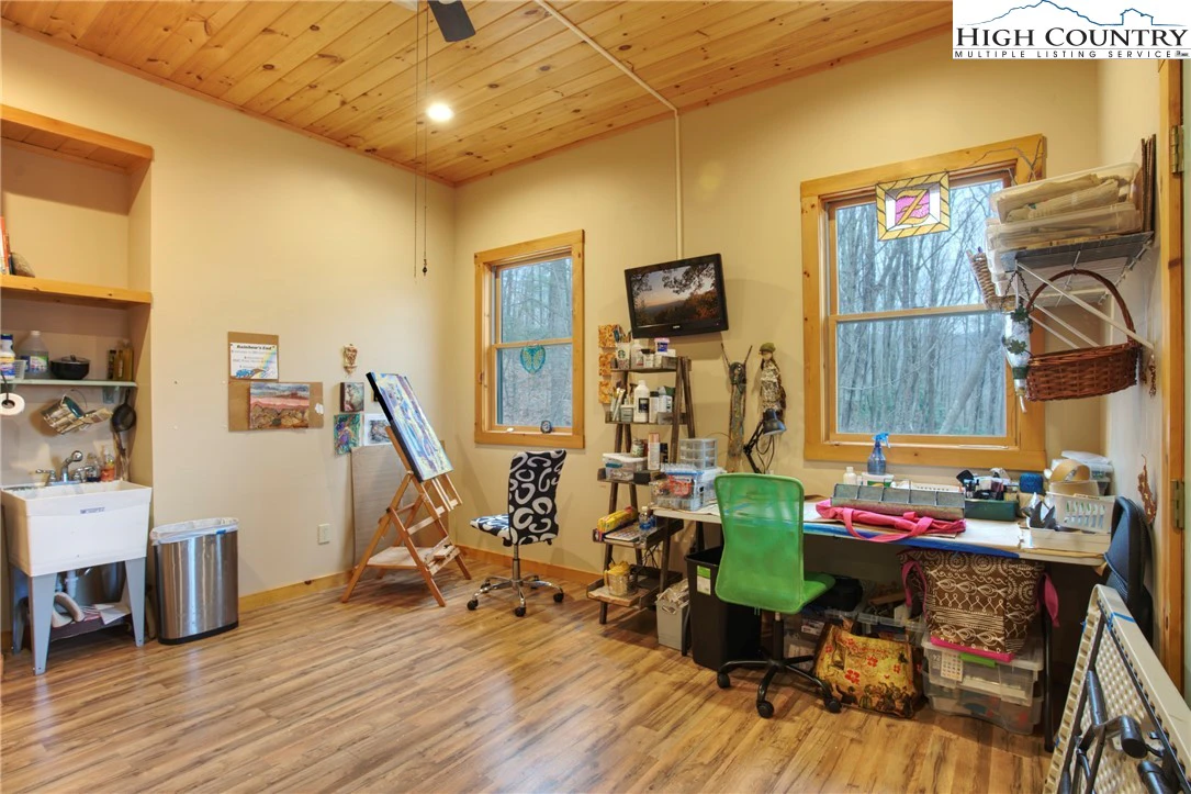 Image number 16 for the current listing