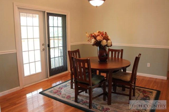 Image number 9 for the current listing