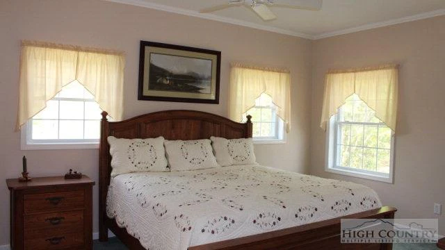 Image number 8 for the current listing