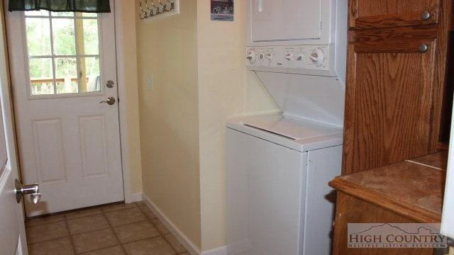 Image number 5 for the current listing