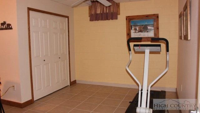 Image number 2 for the current listing