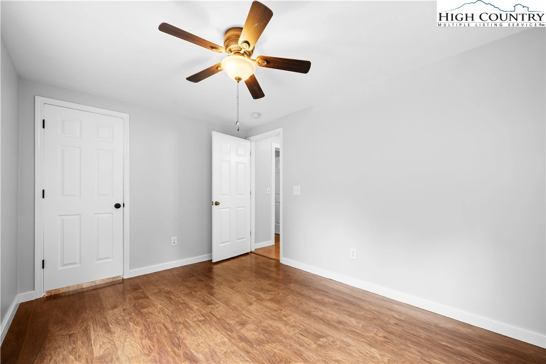 Image number 3 for the current listing