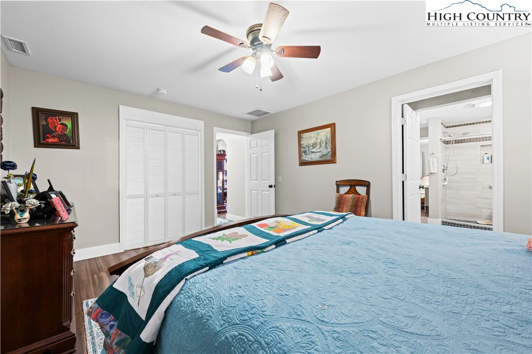 Image number 9 for the current listing