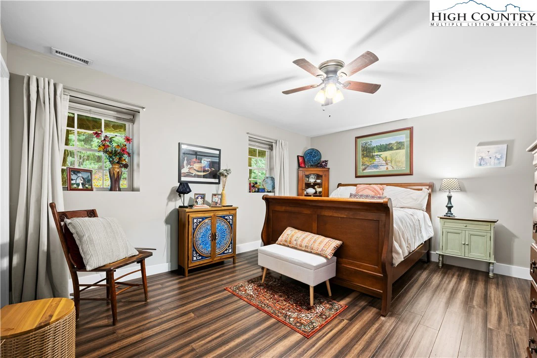 Image number 2 for the current listing