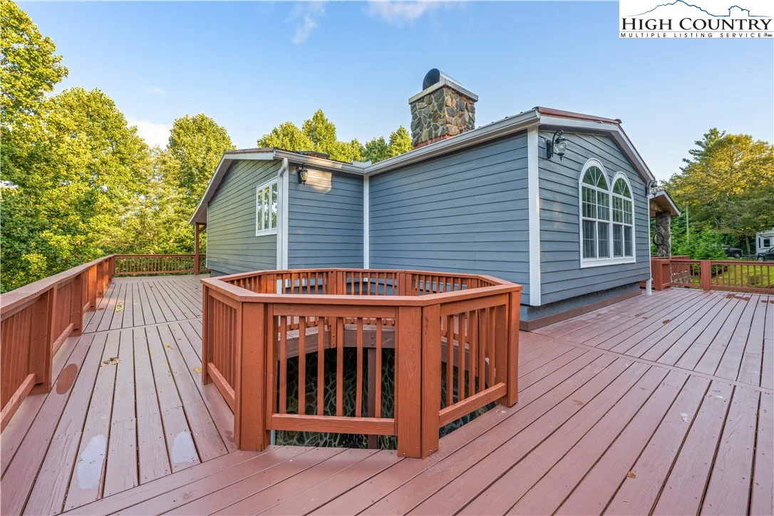 Image number 17 for the current listing
