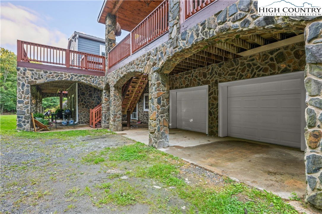 Image number 19 for the current listing