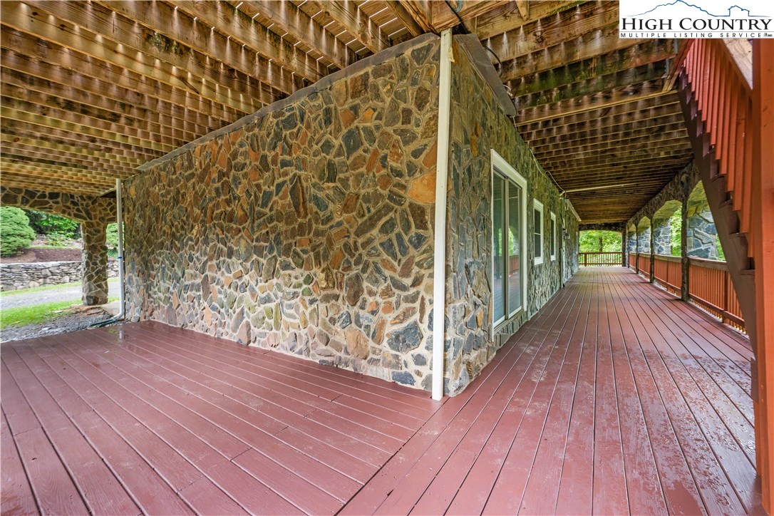 Image number 18 for the current listing