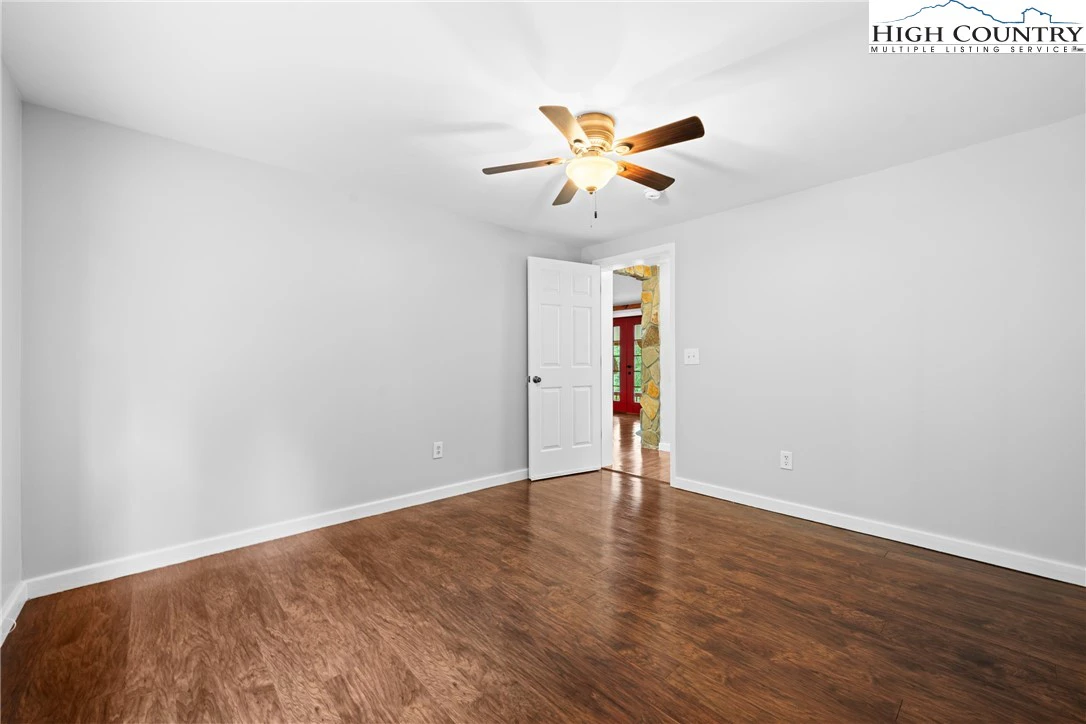 Image number 6 for the current listing