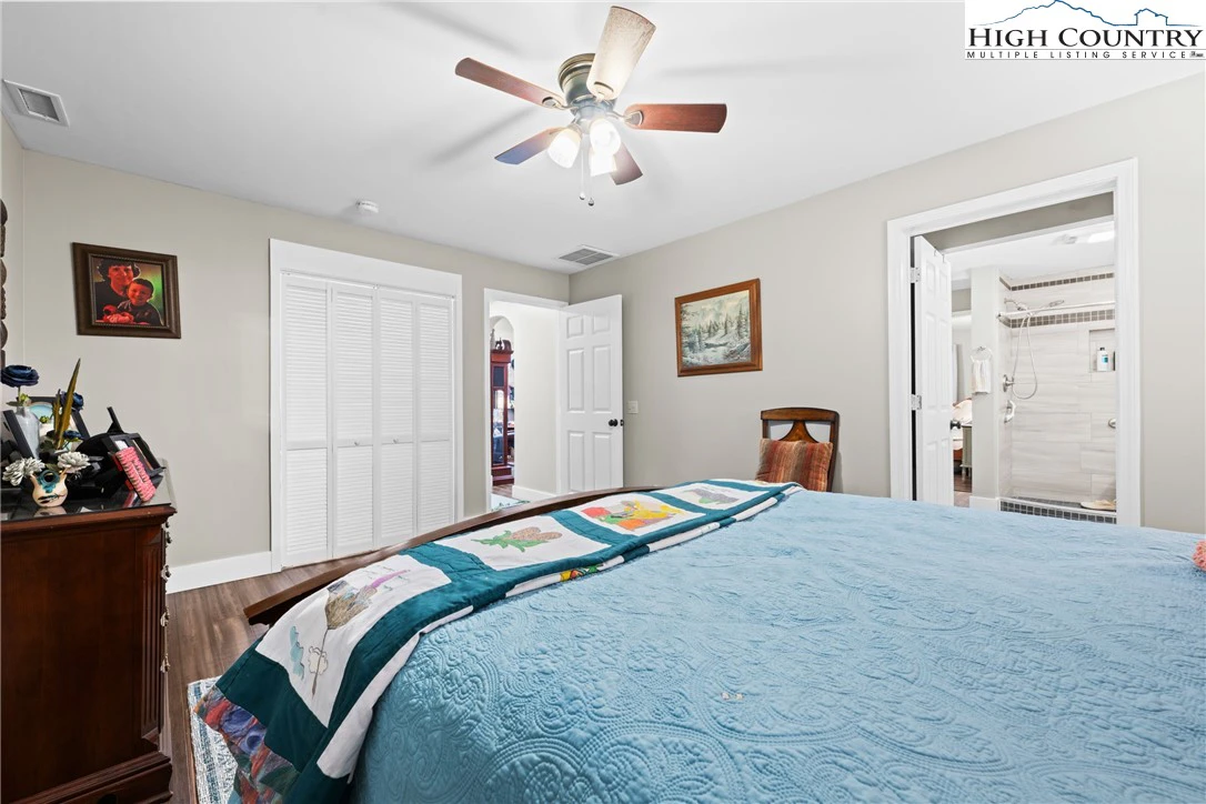 Image number 12 for the current listing