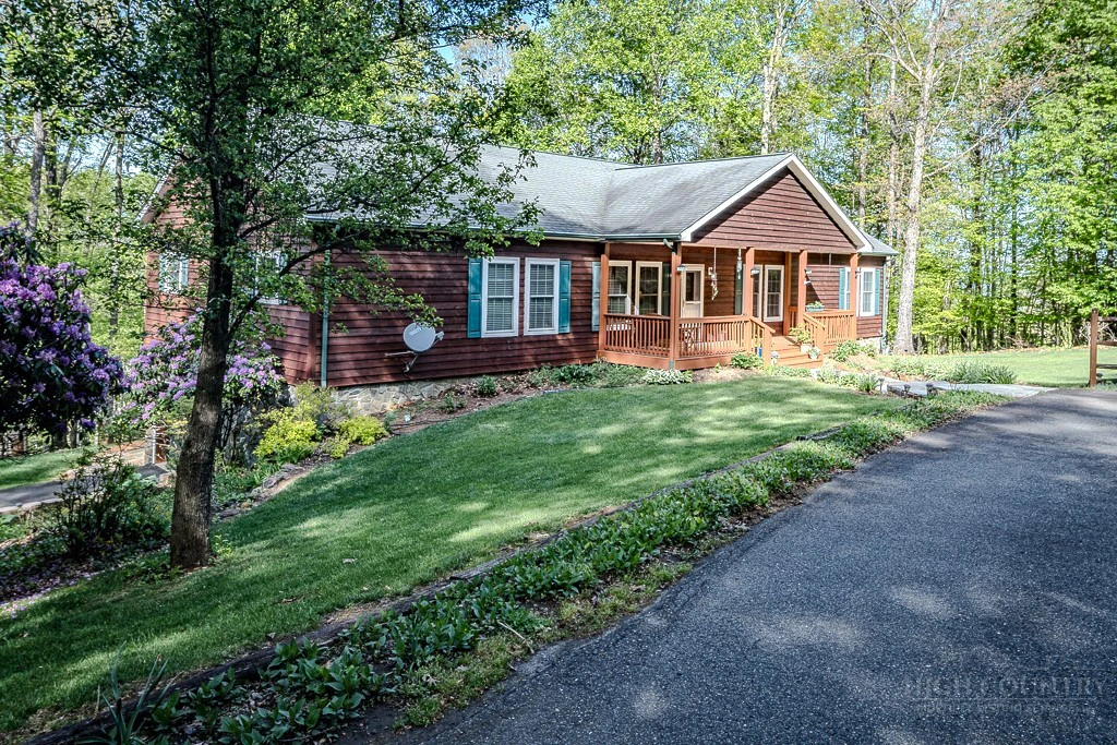 Image number 1 for the current listing