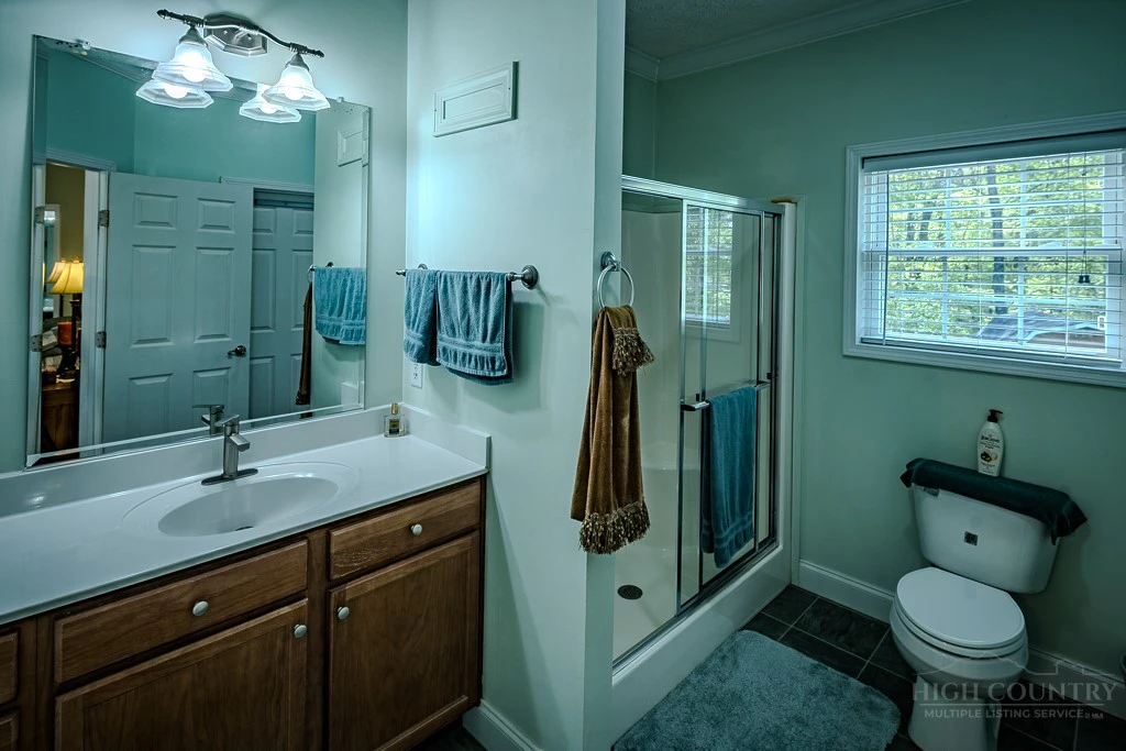 Image number 3 for the current listing