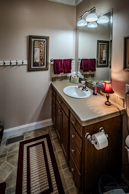 Image number 5 for the current listing