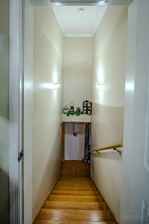 Image number 11 for the current listing