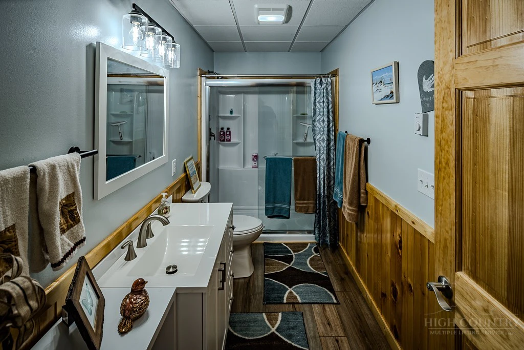 Image number 2 for the current listing