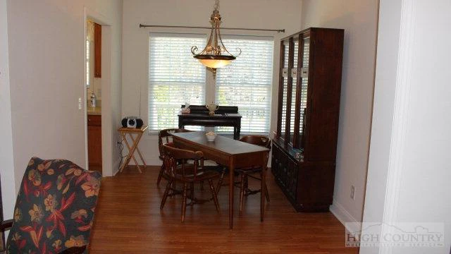 Image number 15 for the current listing