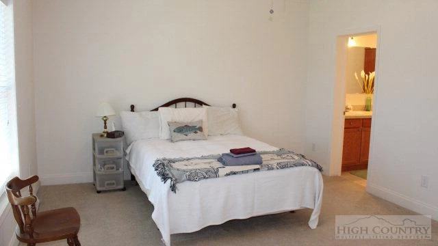 Image number 5 for the current listing