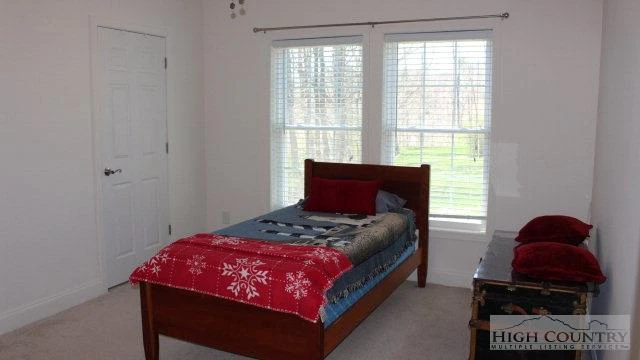 Image number 7 for the current listing