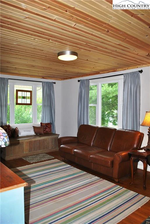 Image number 5 for the current listing
