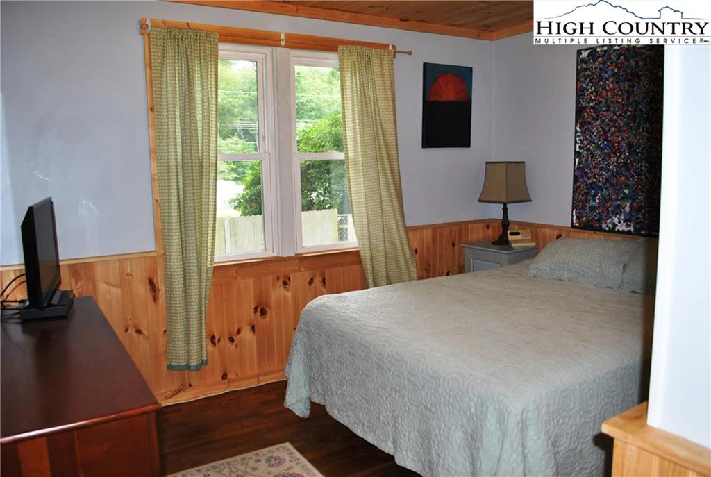 Image number 8 for the current listing