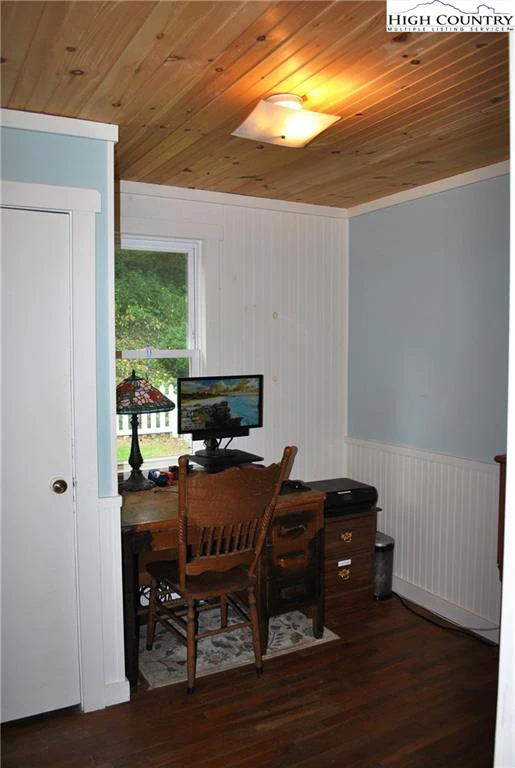 Image number 10 for the current listing