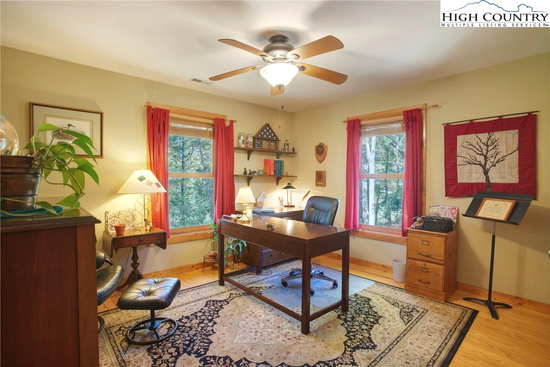 Image number 18 for the current listing